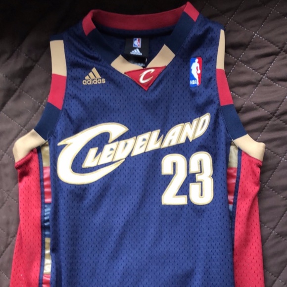Youth Medium LeBron James Cleveland Cavs Jersey - Picture 1 of 3